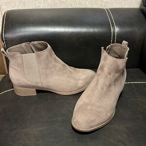 Women’s Taupe Suade Boot Booties Size 8 1/2W